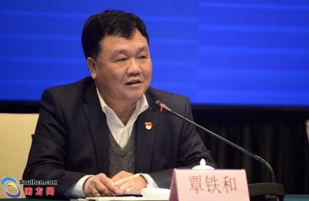 广东省防控新型冠状病毒感染肺炎临床专家组组长、广东省人民医院主任医师覃铁和