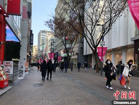 受新冠肺炎疫情影响，首尔明洞地区2月游客数量明显下降。 曾鼐 摄