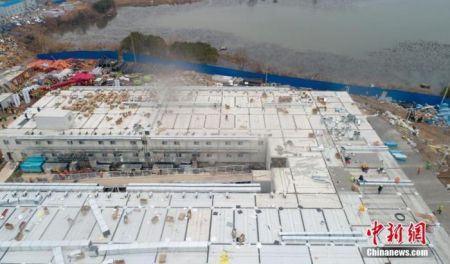 　　2月2日，武汉火神山医院正式交付人民军队医务工作者。图为火神山医院。 中新社发 王高 摄