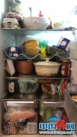 孙雯和室友在家中囤的食物。(受访者供图)