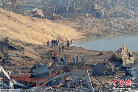 　　俯瞰黎巴嫩爆炸现场，建筑物被夷平。