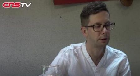 　　说成都话的老外：吃辣椒大赛拿第一 欲冲击“四川方言大赛”冠军。(中新视频截屏)