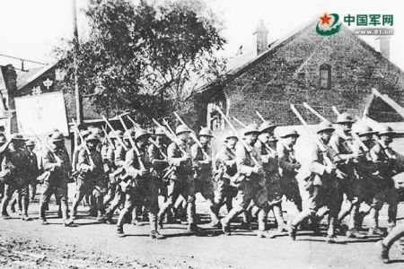 　　资料图：日军占领吉林市。图片来源：中国军网