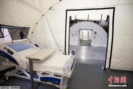 　　当地时间4月26日，加拿大蒙特利尔一所体育场被改建为移动“方舱医院”，这里将长期协助医疗中心救治新冠肺炎患者。