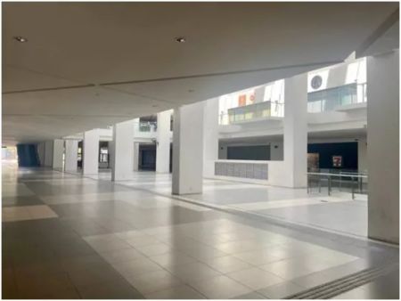 　疫情期间，中国留学生纪悦琪留守马来西亚，宅家避疫。她所居住的公寓楼道空无一人。(纪悦琪供图)