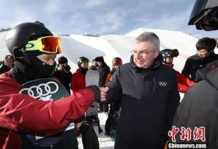 资料图:巴赫在张家口考察2022冬奥赛场建设 图片来源:北京冬奥组委 资料图:巴赫在张家口考察2022冬奥赛场建设 图片来源:北京冬奥组委