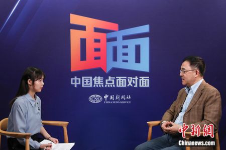 中国疾病预防控制中心研究员、世界卫生组织疫苗研发委员会顾问邵一鸣接受中新社“中国焦点面对面”专访。中新社记者 蒋启明 摄