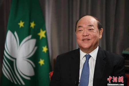 　　澳门特别行政区行政长官贺一诚接受中新社“中国焦点面对面”专访。中新社记者 崔楠 摄
