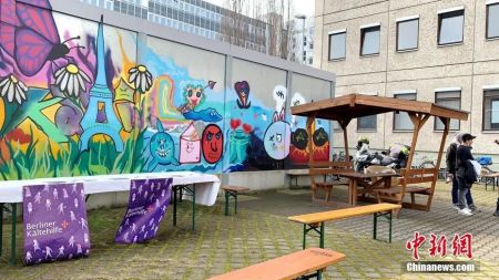 资料图:图为柏林启用的首个专门服务无家可归者的接种点外景。(中新社/彭大伟摄) 资料图:图为柏林启用的首个专门服务无家可归者的接种点外景。(中新社/彭大伟摄)