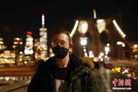 　资料图：疫情下的美国。 中新社记者 廖攀 摄