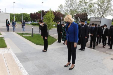 　当地时间5月7日，中国驻塞尔维亚使馆举行中国驻南联盟使馆遭遇轰炸22周年纪念活动。来源：中国驻塞尔维亚大使馆网站