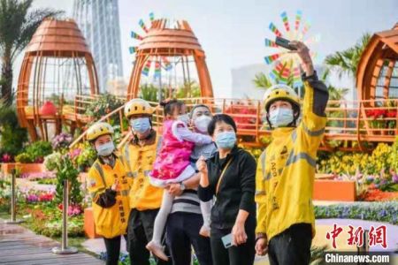 广州的外卖“骑手”(资料图) 王玮 　摄