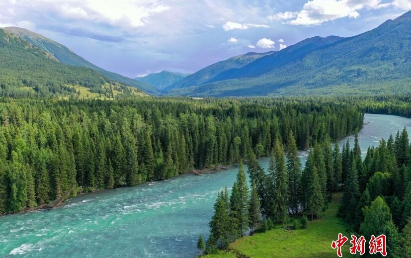 新疆阿勒泰：北疆之秋 万般色彩尽在湖光山色中