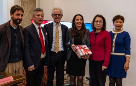 《条条大路》中意双语新书在罗马发布